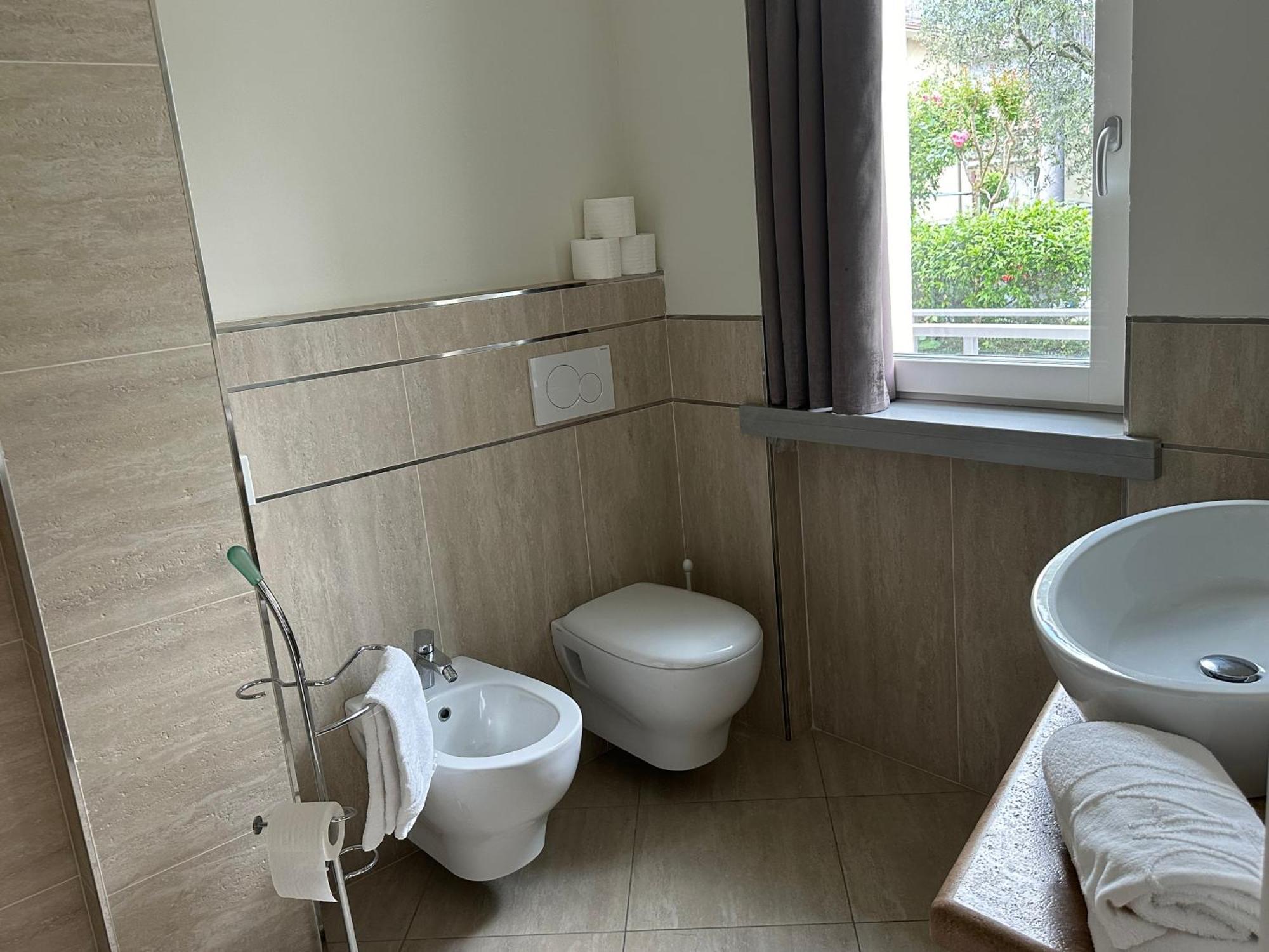 Residence Villa Dalila - Appartamento Dalila Riva del Garda Luaran gambar