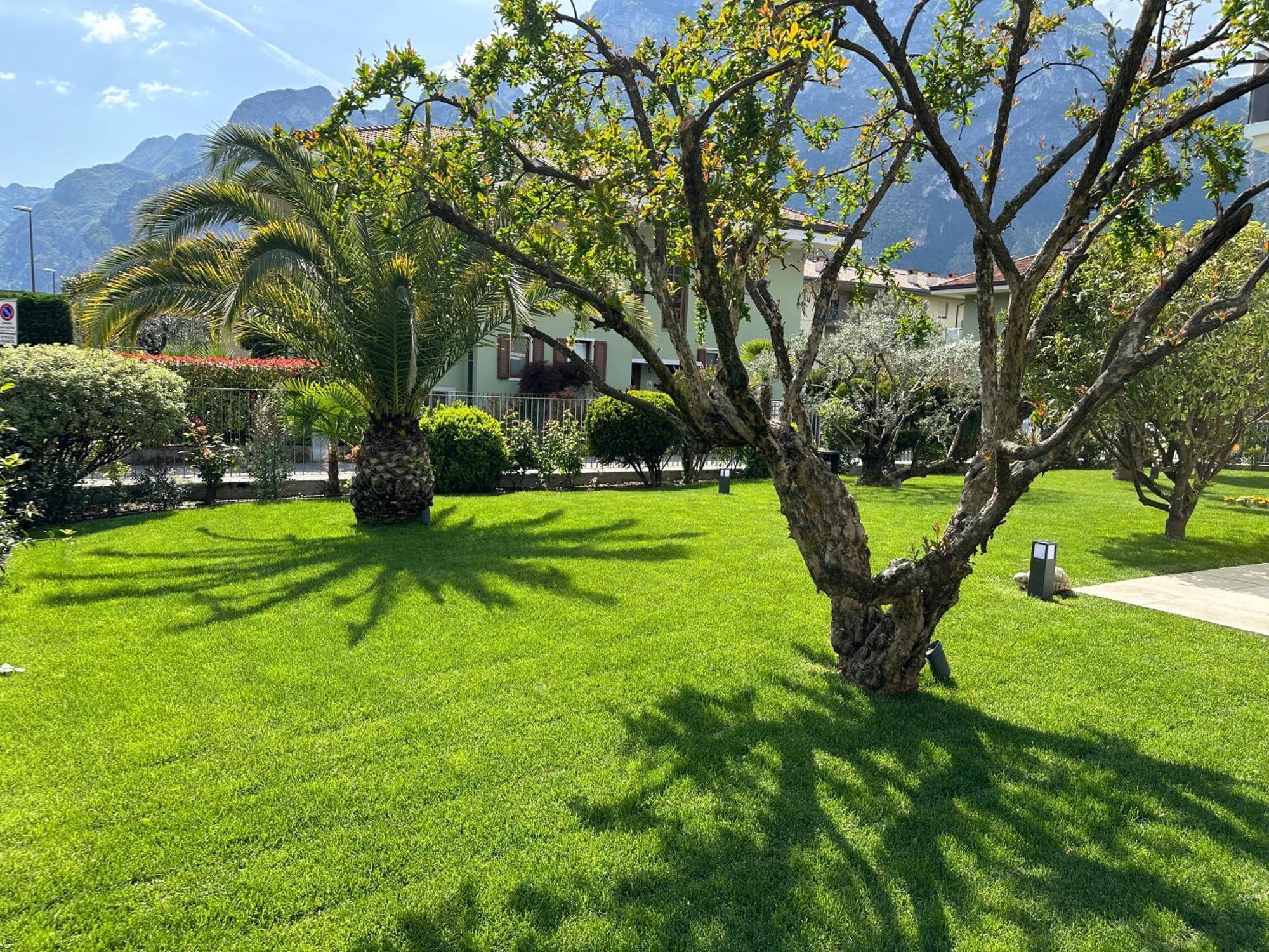 Residence Villa Dalila - Appartamento Dalila Riva del Garda Luaran gambar