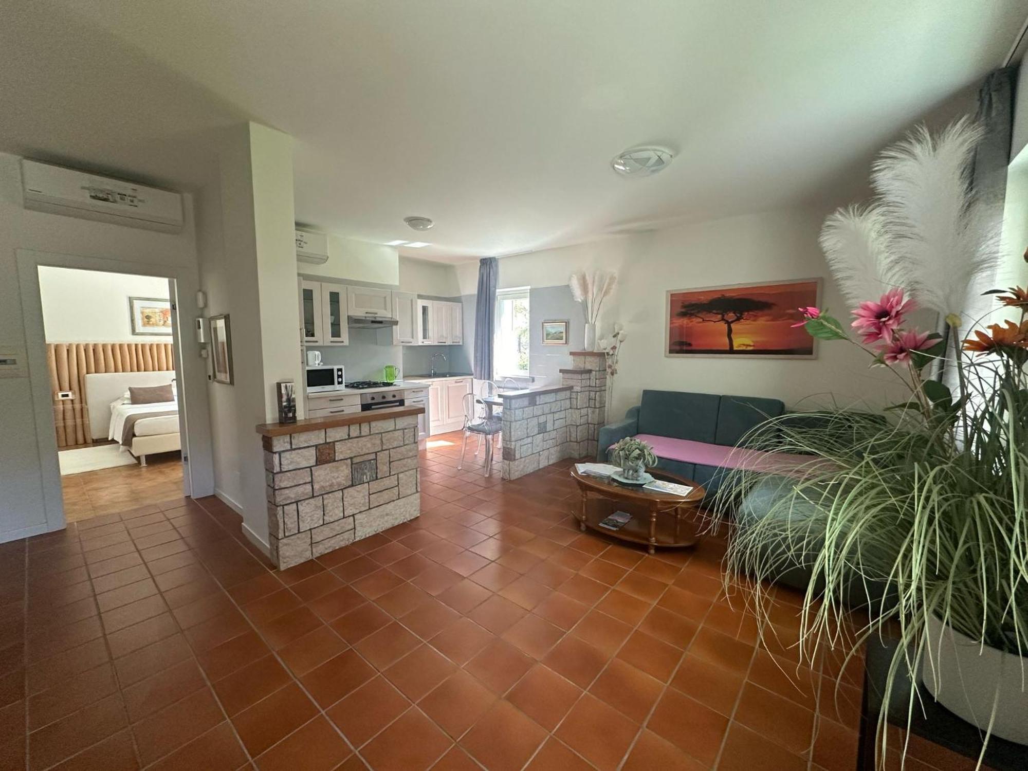Residence Villa Dalila - Appartamento Dalila Riva del Garda Luaran gambar